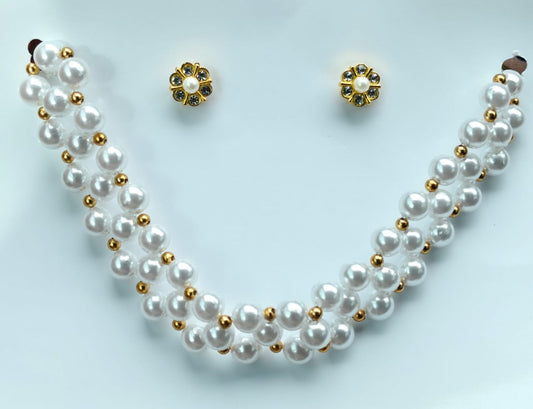 Elegant loche pearl chain with earrings.