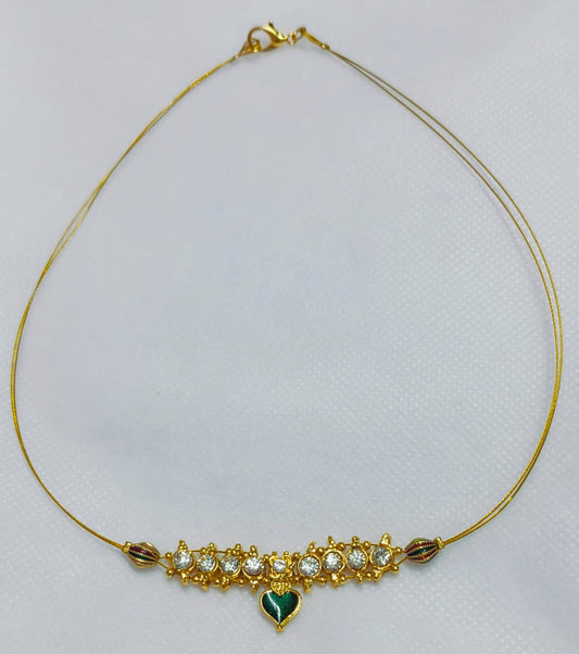 Glitshe invisible choker